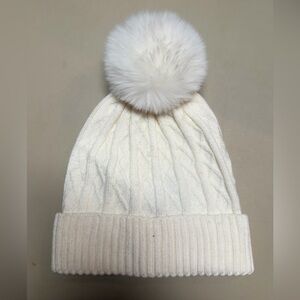 Vince Camuto cream cable knit pom beanie 🤍